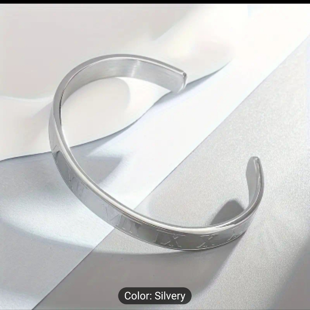 🩶🩶NEW🩶🩶 GORGEOUS!! SS Roman Numeral Cuff Bracelet in SILVER